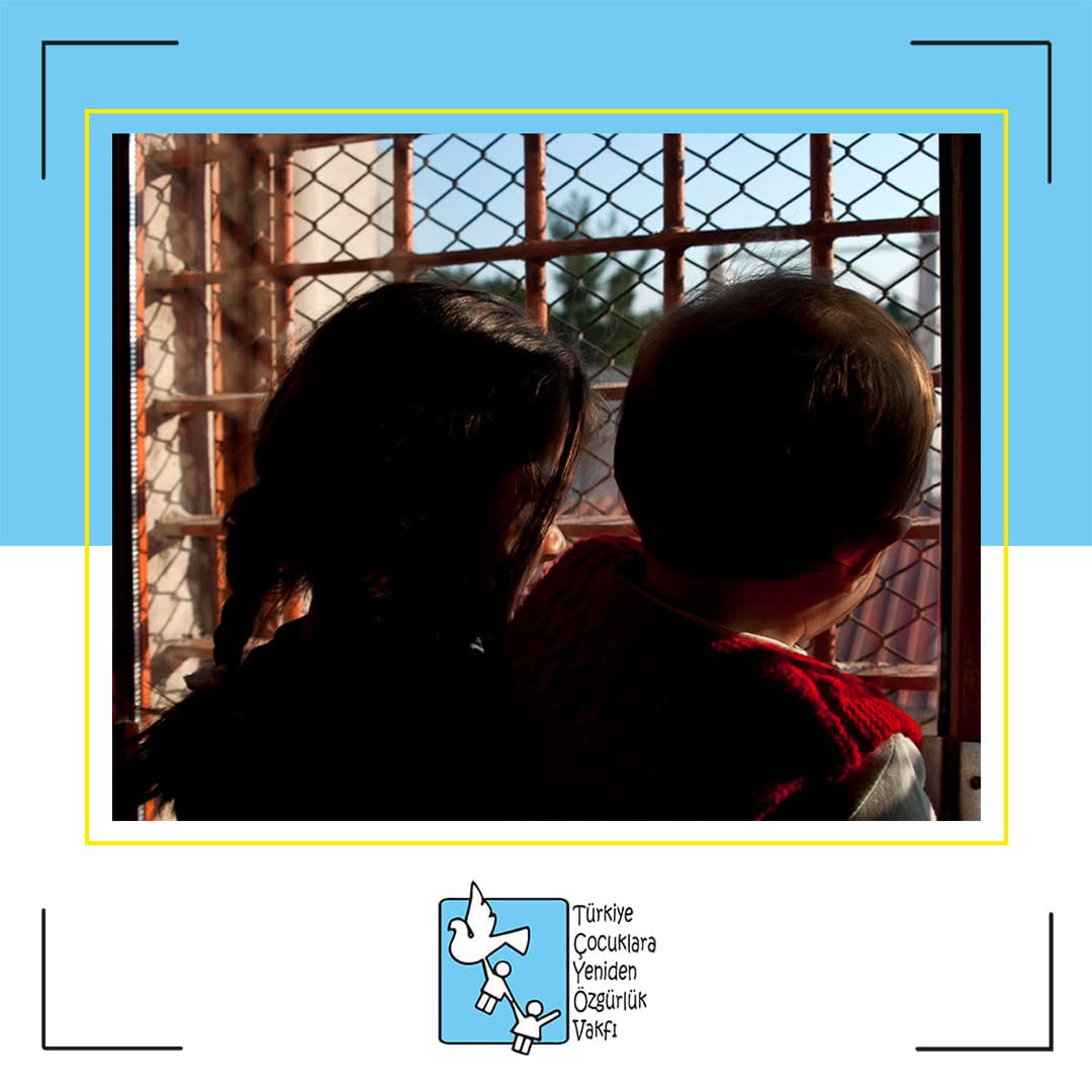 Çocuklar içerde, eğitim dışarıda